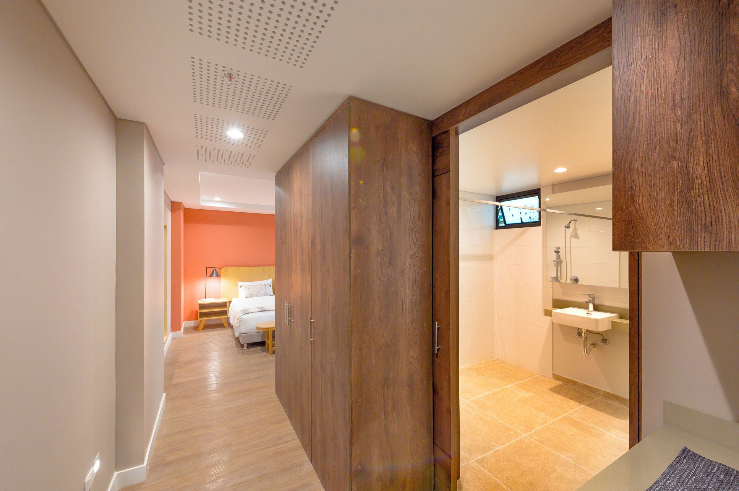 Een strijkplank/strijkijzer, gratis wifi