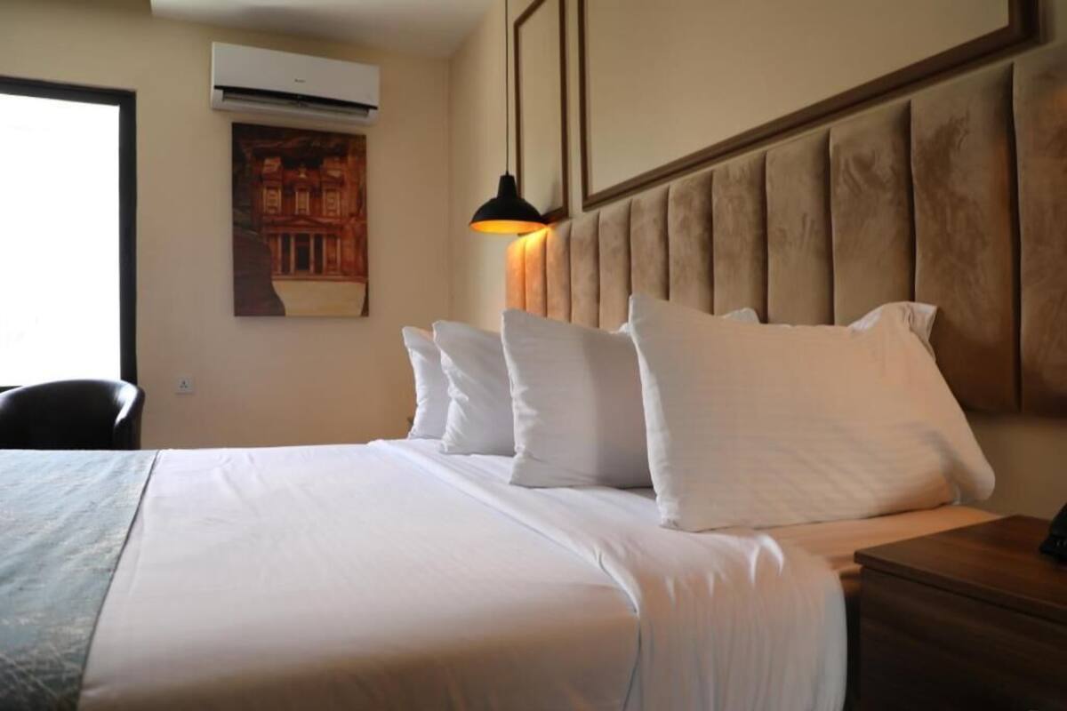 Standard Double or Twin Room | In-room safe, desk, laptop workspace, soundproofing