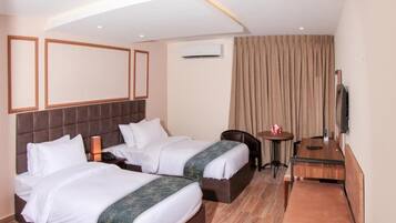 Kahden hengen standard-huone (yksi tai kaksi sänkyä) | Tallelokero huoneessa, työpöytä