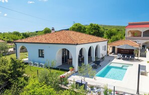 Outdoor pool, a heated pool - Villa Olivarum (Stankovci)