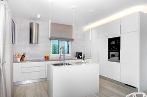 Villa | Eigene Küche | Kühlschrank, Mikrowelle, Ofen, Herdplatte