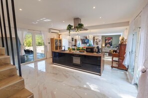 Villa | Restauración