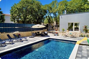 Outdoor pool, pool umbrellas, pool loungers - Villa Andrea (Zagvozd)