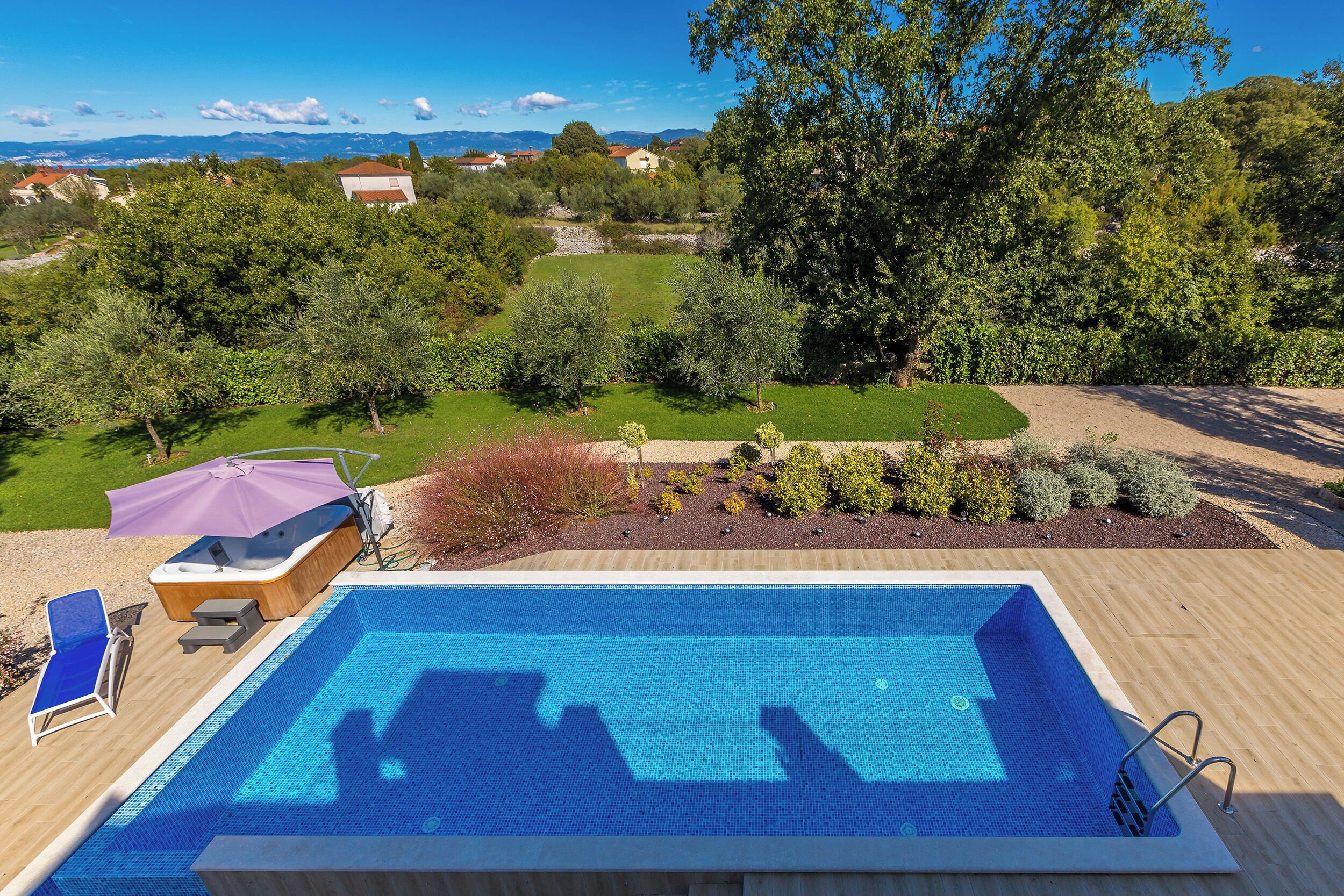 Villa | Alberca al aire libre | Alberca al aire libre 