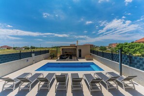 Outdoor pool - Villa Residence Sunrise (Privlaka)