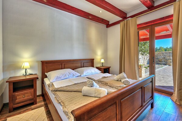 Villa | Iron/ironing board, free WiFi