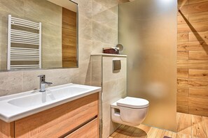 Villa | Badkamer | Een douche