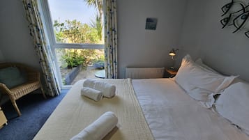 Iron/ironing board, travel cot, WiFi, bed sheets