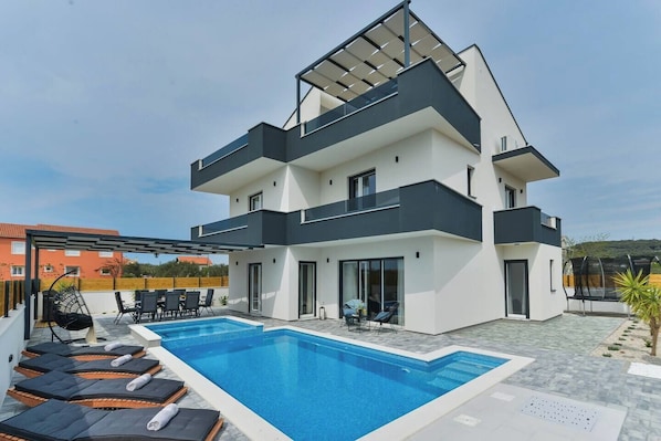 Kiến trúc tòa nhà