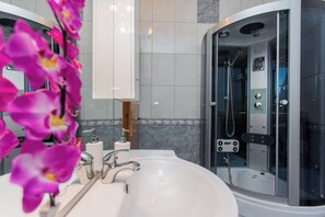 Villa | Bathroom | Towels - Villa Almas (Muc)