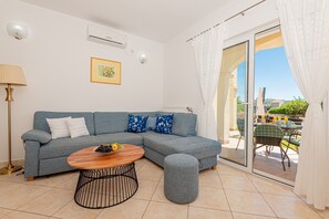 Vila | Sala de estar | Lareira