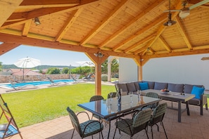 Terrace/patio - Villa Holiday Reunion (Pirovac)