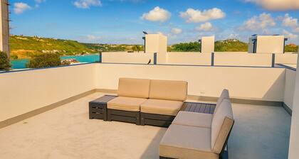 2-bedroom townhome in serene Sint Maarten with AC