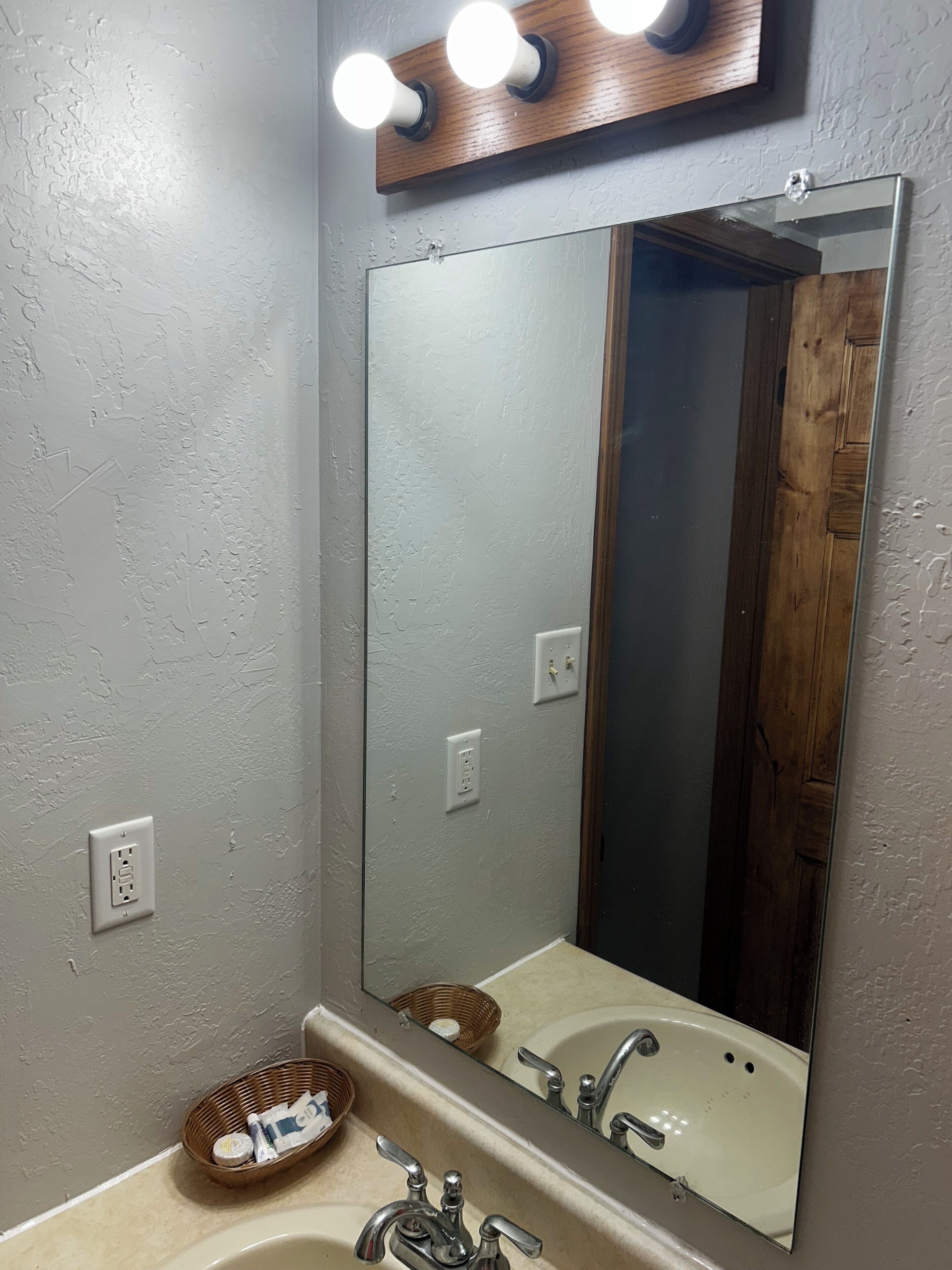 Toallas, jabón, papel de baño 