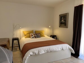 Iron/ironing board, Internet - La Gloriette d'ouastou (REGUSSE)