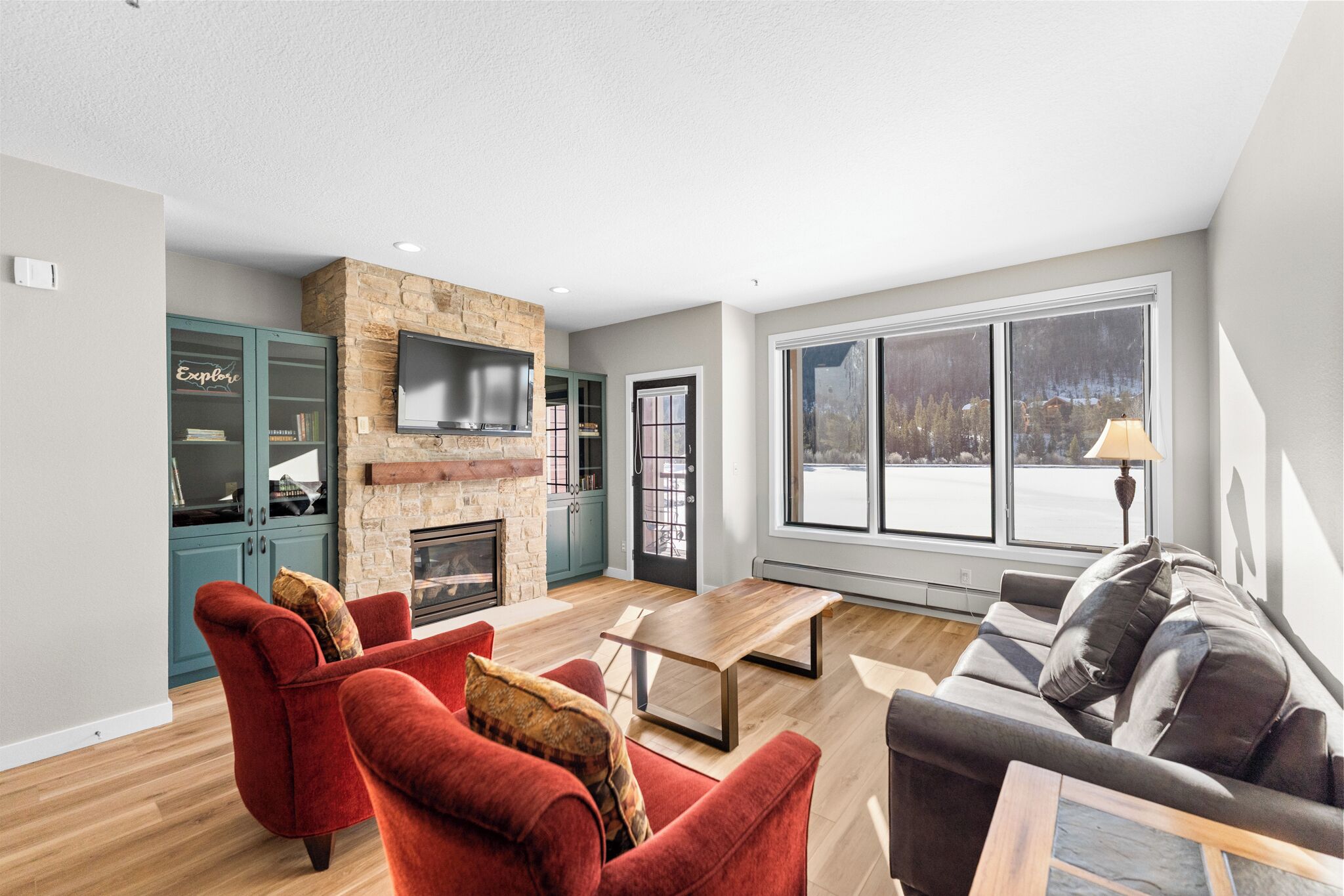 Condo (2 Bedrooms) | Front of property