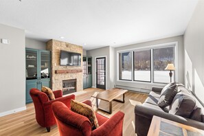 Front of property - Lakeshore #1560 (Keystone)