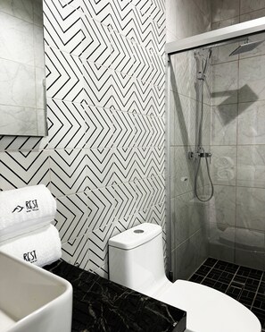 Standard Room | Bathroom - Hotel Rest Inn Baja (Ensenada)