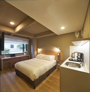 Apartamento conforto, vista para a cidade | Ferros/tábuas de passar roupa, Wi-Fi de cortesia