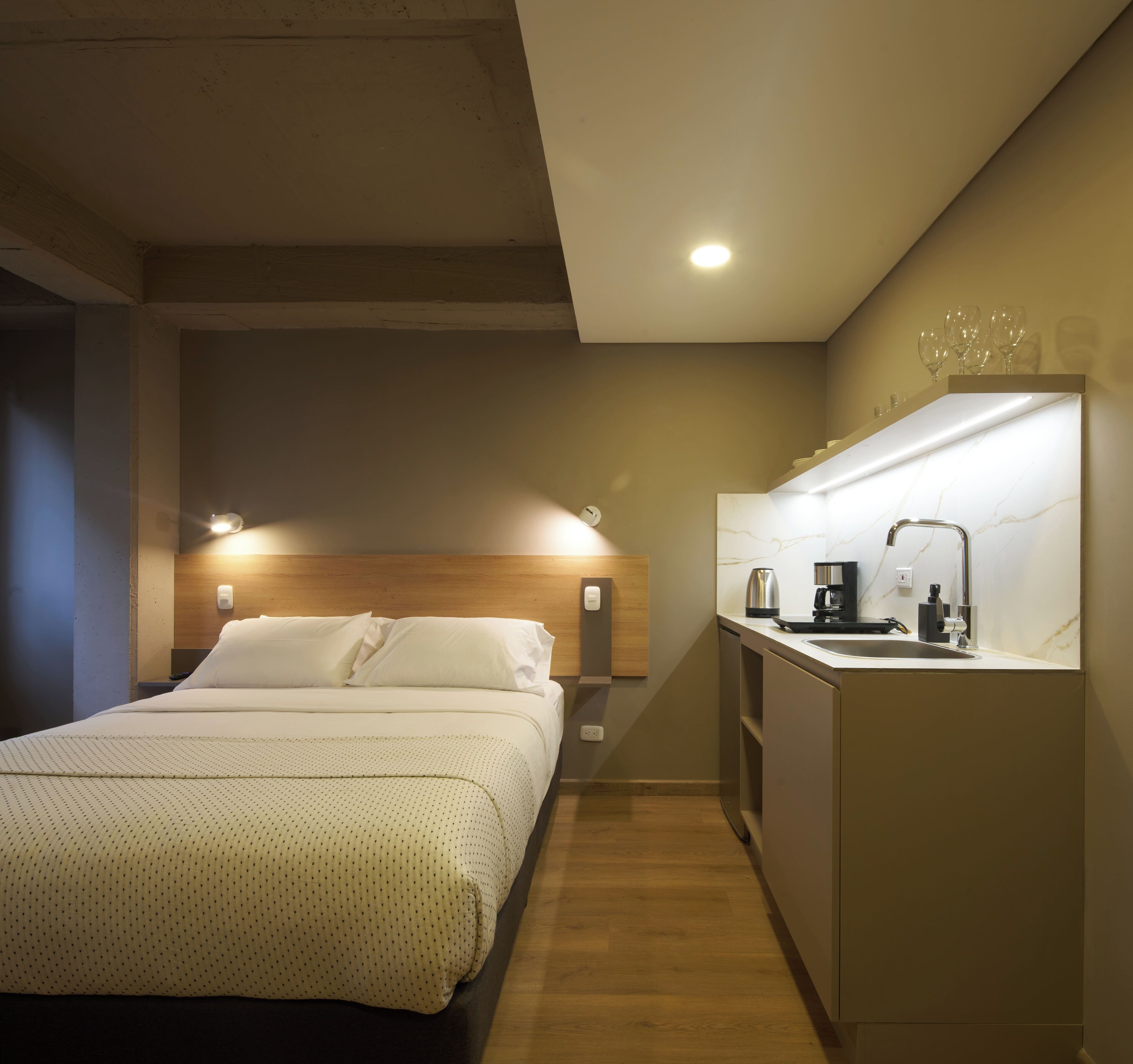 Apartamento conforto, vista para a cidade | Ferros/tábuas de passar roupa, Wi-Fi de cortesia