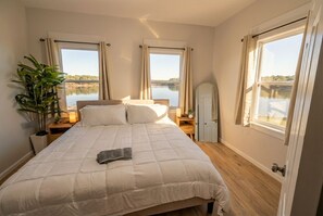 Travel crib, free WiFi, bed sheets - Spacious Swan Lake Group Getaway | Sleeps 18 | Fireplace • Fire Pit • Lake Views (Swan Lake)