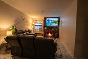 Smart TV, fireplace, books - Spacious Swan Lake Group Getaway | Sleeps 18 | Fireplace • Fire Pit • Lake Views (Swan Lake)