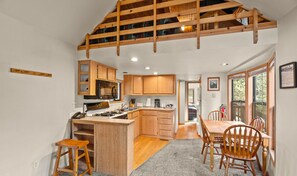 Dining - Charming 1-bedroom cabin in pleasant Crescent Lake Junction- Cabin 502 (Crescent Lake Junction)