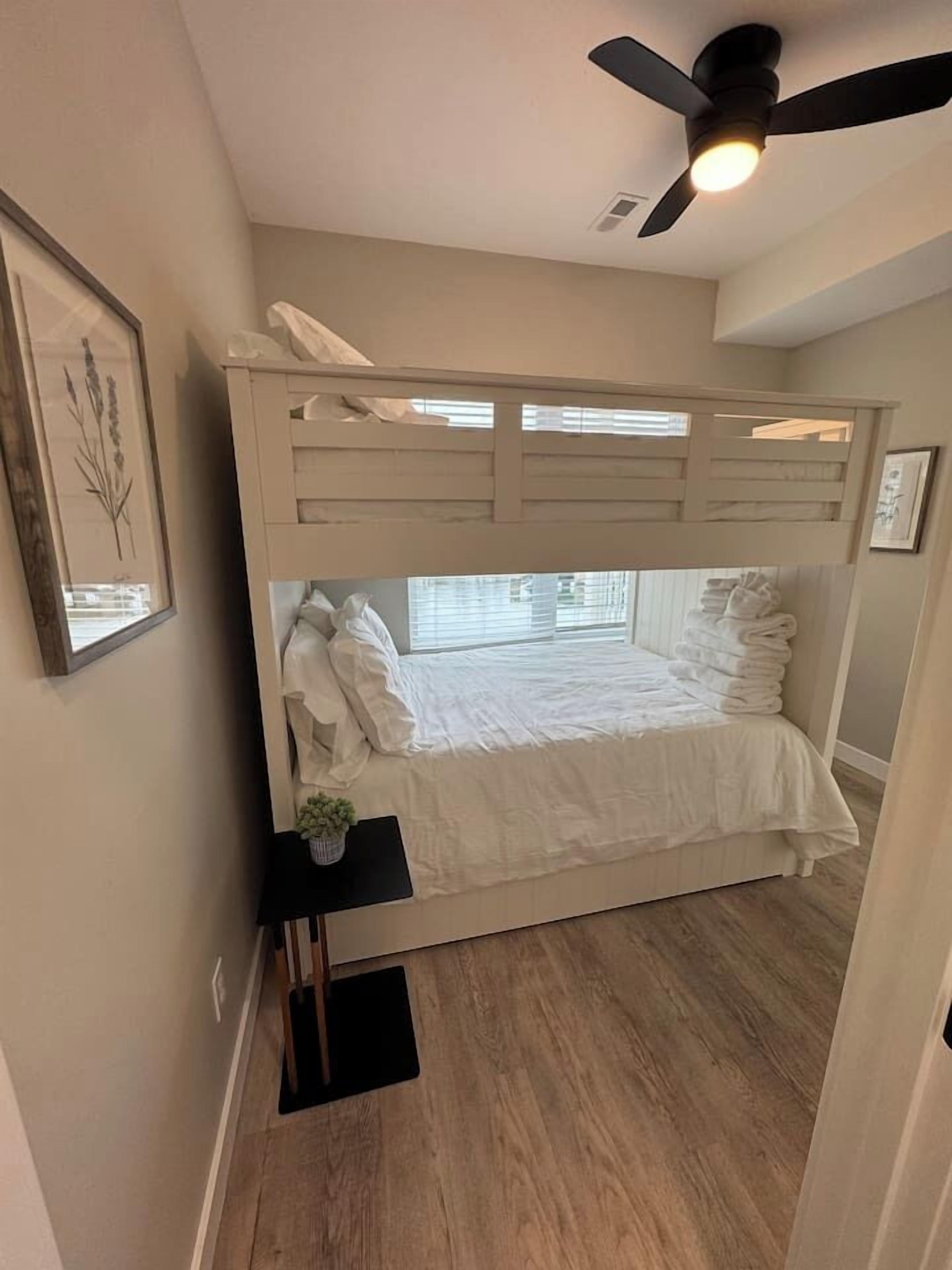 Travel cot, free WiFi, bed sheets