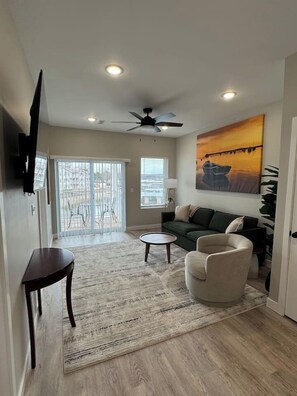 Smart TV - Kapilana- Boat Unit D- Lakefront! W/Boat rental (Osage Beach)