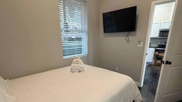 2 bedrooms, travel cot, free WiFi, bed sheets