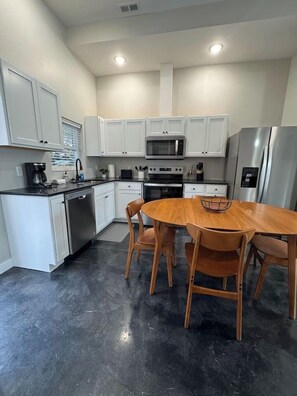 Fridge, microwave, oven, stovetop - Kapilana- Fawn Unit C- Lakefront! - w/Boat rental (Osage Beach)