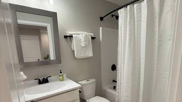 Douche, serviettes fournies