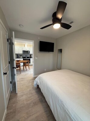 WiFi, bed sheets - Kapilana- Fox Unit G - Lakefront! w/Boat Rental (Osage Beach)