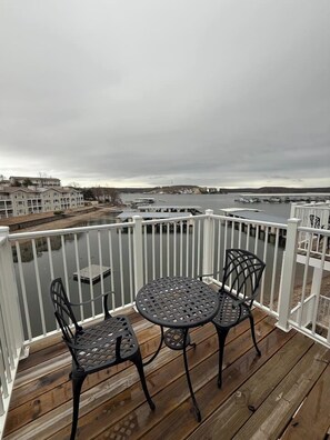 Outdoor dining - Kapilana- Fox Unit G - Lakefront! w/Boat Rental (Osage Beach)