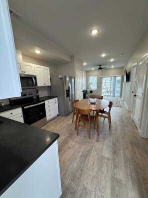 Fridge, microwave, oven, stovetop - Kapilana- Trout Unit F- Lakefront! W/Boat Rental (Osage Beach)