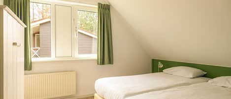 House | 6 bedrooms, individually furnished, bed sheets