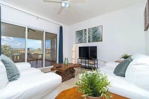 Smart TV, books - Island Breeze - Luxury 2BR Condo with Pool-View (Sosua)
