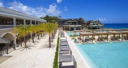 Island Breeze - Luxury 2BR Condo with Pool-View
