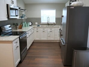 Private kitchen - 3-bedroom house in beautiful McKinney -- Your Cozy Getaway Near the Square (McKinney)