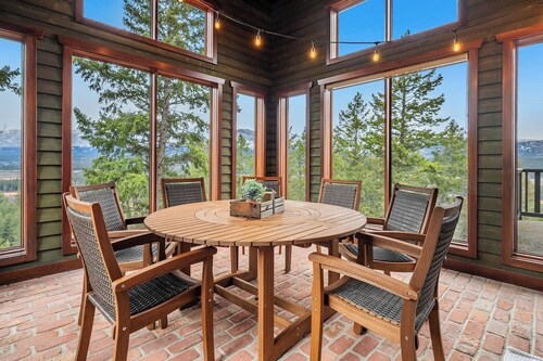 Oasis in the Woods | Theatre | 8.8 Acres | Hot Tub