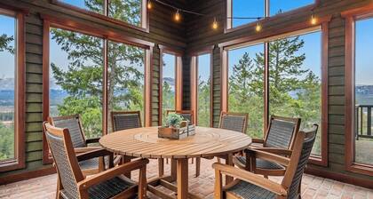 Oasis in the Woods | Theatre | 8.8 Acres | Hot Tub