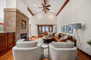 TV, fireplace, stereo