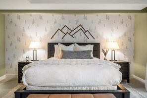 4 bedrooms, desk, WiFi, bed sheets