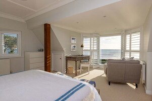 House | 6 bedrooms, desk, Internet