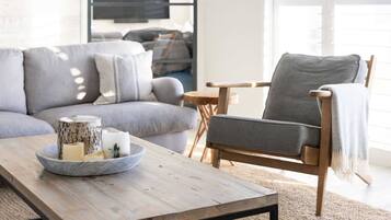 House | 6 bedrooms, desk, Internet