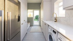 Hus | 6 soverom, skrivebord og internett