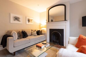 House - Elegant Georgian City Retreat for 5 (Chichester)