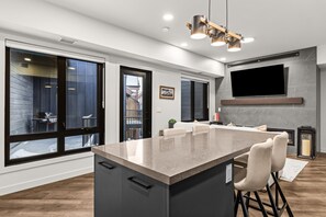 Interior - New Penthouse|Three Sisters Views Hot Tub & Pool (Canmore)