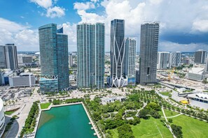 Exterior - Luxury 2Br Condo with Wraparound Terrace and Waterviews (Miami)