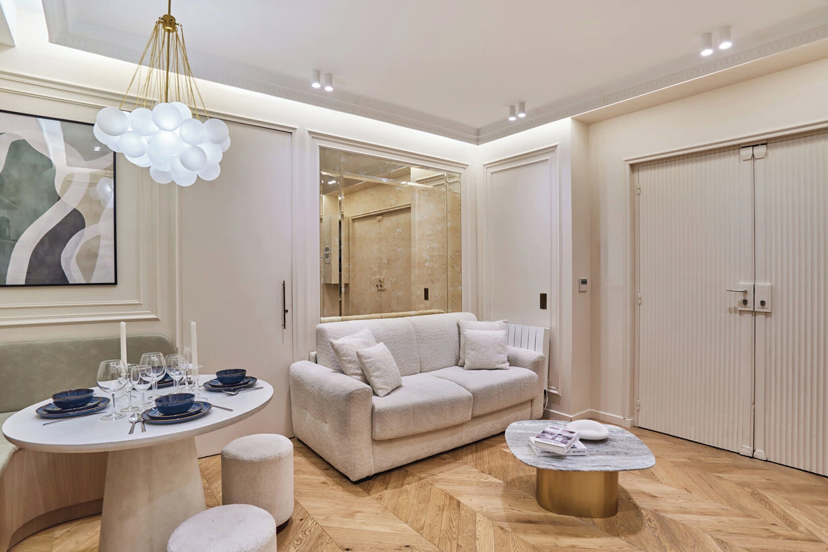 المنشأة من الداخل